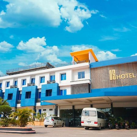 Os Hotel Tanjung Uncang Sagulung エクステリア 写真