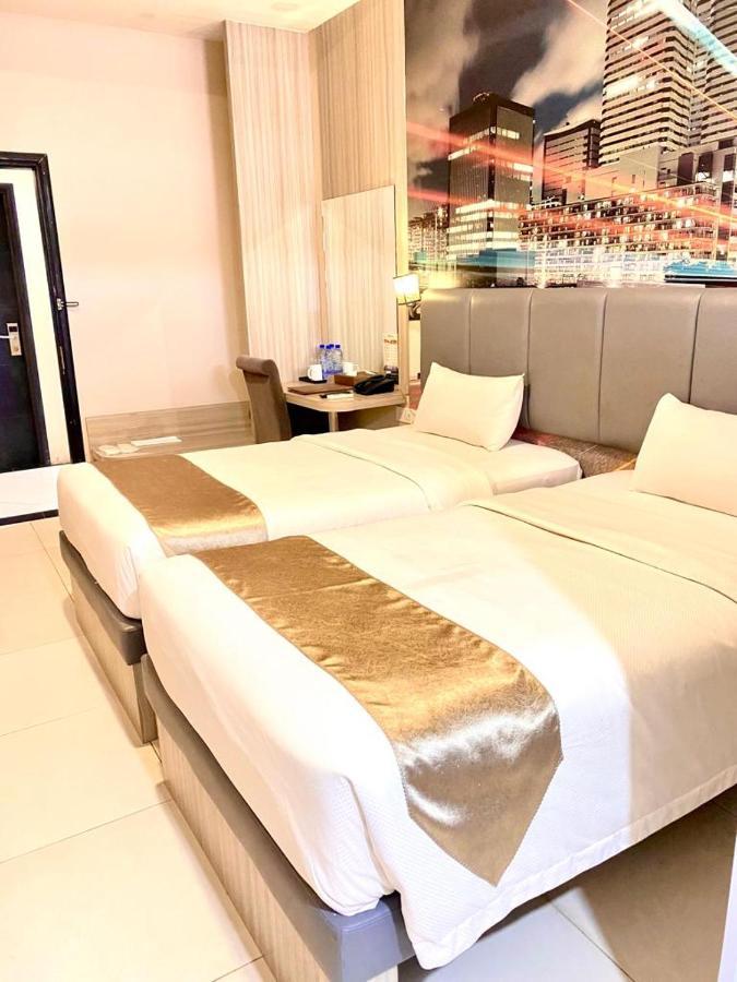 Os Hotel Tanjung Uncang Sagulung エクステリア 写真