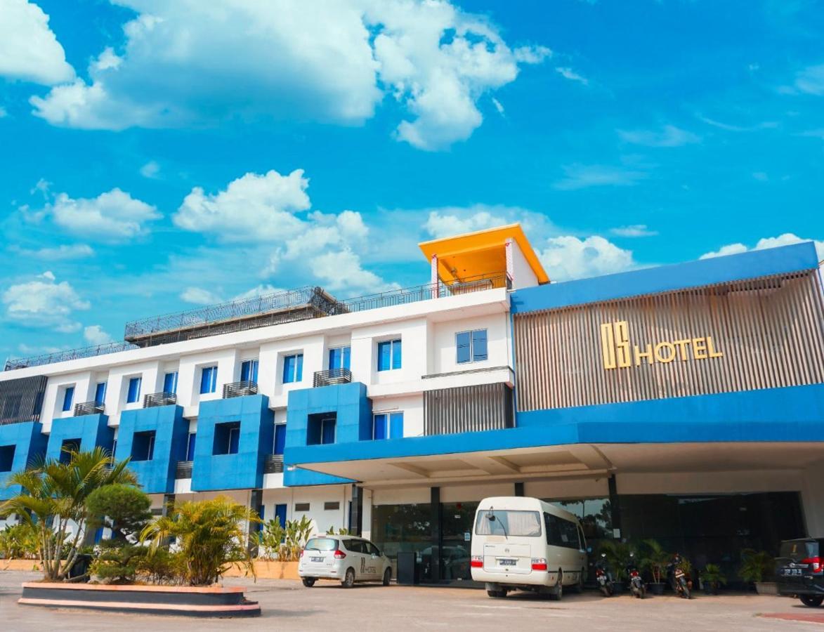 Os Hotel Tanjung Uncang Sagulung エクステリア 写真