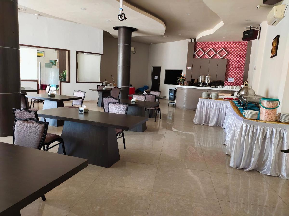 Os Hotel Tanjung Uncang Sagulung エクステリア 写真