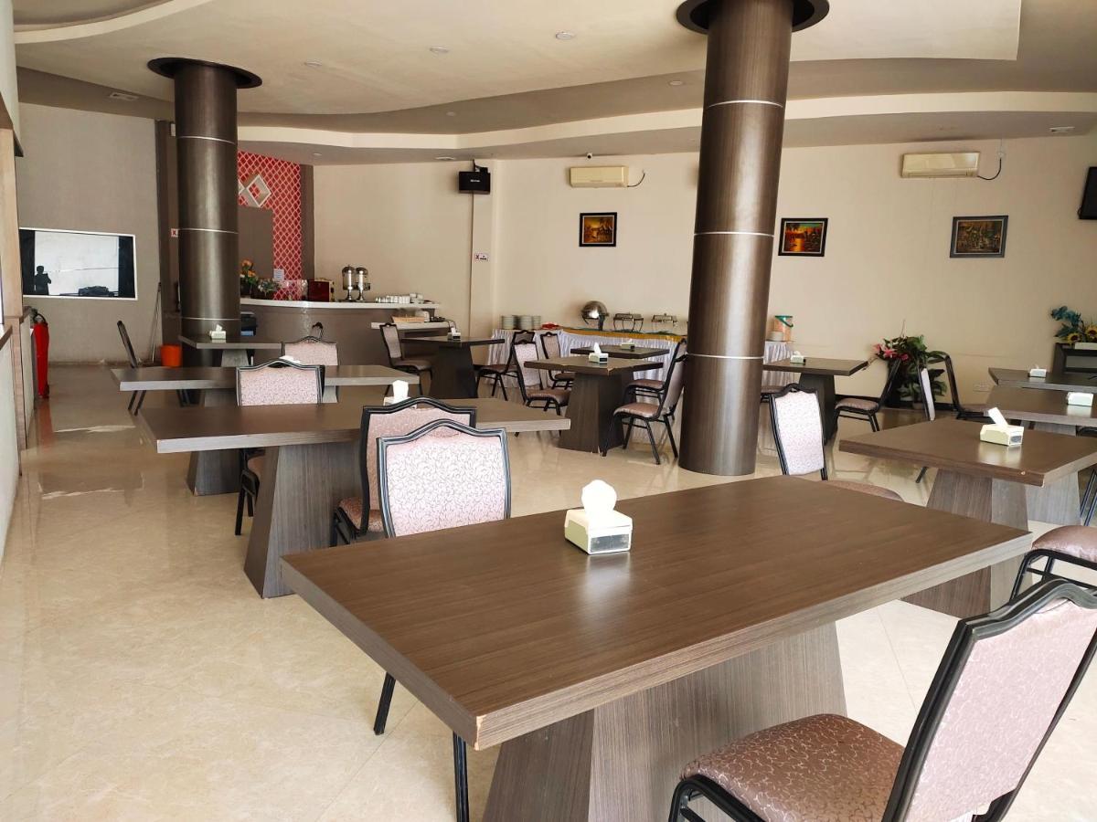 Os Hotel Tanjung Uncang Sagulung エクステリア 写真