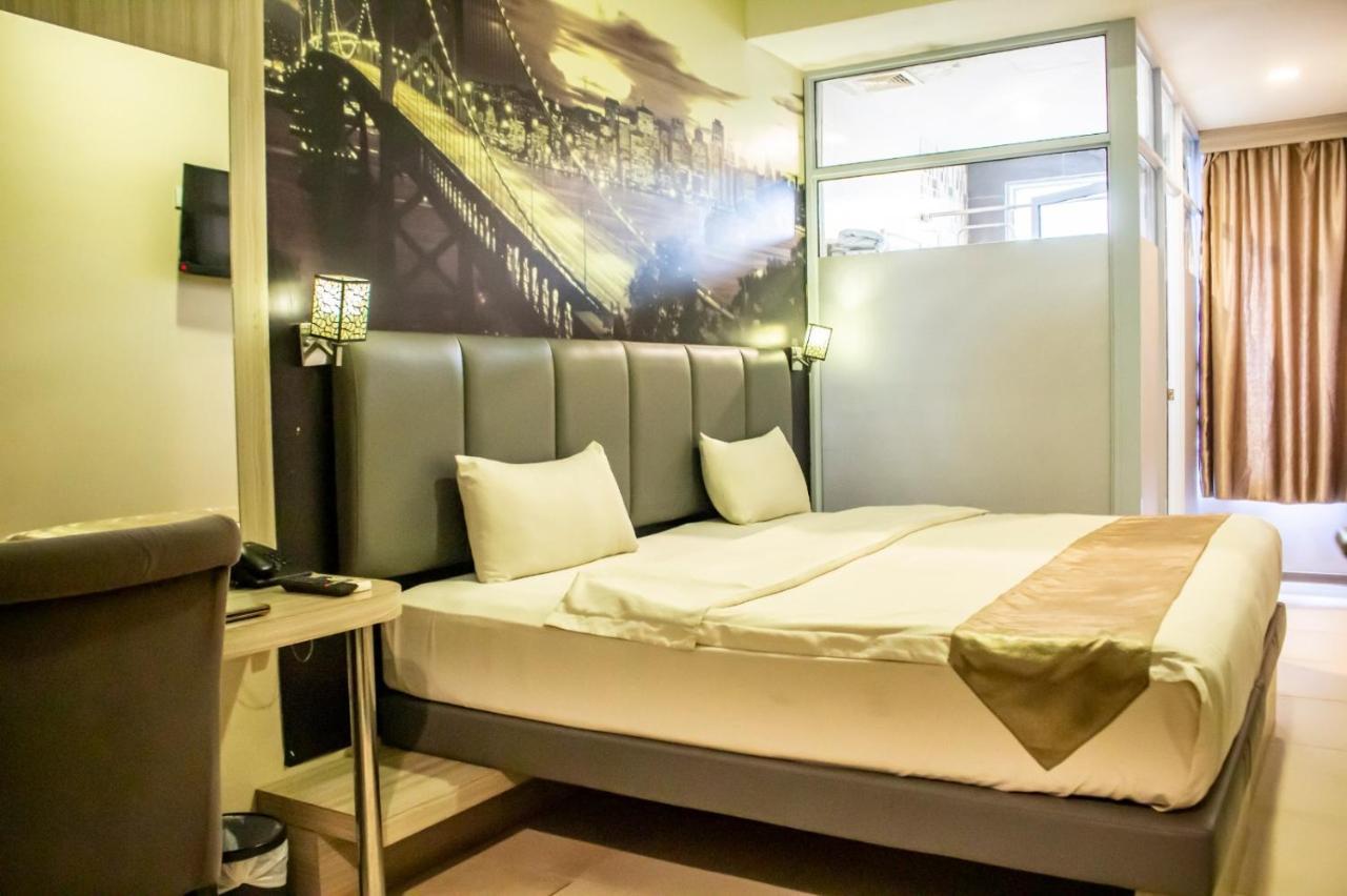 Os Hotel Tanjung Uncang Sagulung エクステリア 写真