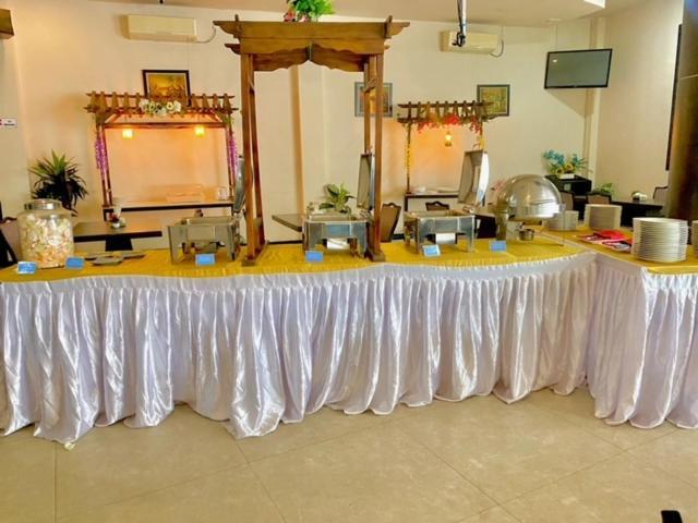 Os Hotel Tanjung Uncang Sagulung エクステリア 写真